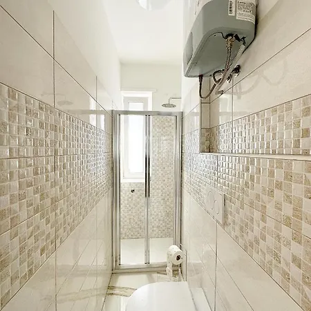 Wh - Un Posto Al Sole - Attico Monolocale Con Parcheggio Gratuito - 5 Minuti Dal Centro - Wifi *