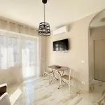 Wh - Un Posto Al Sole - Attico Monolocale Con Parcheggio Gratuito - Con Grande Terrazza-A 5 Minuti Dal Centro - Wifi Apartment