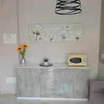Wh - Un Posto Al Sole - Attico Monolocale Con Parcheggio Gratuito - 5 Minuti Dal Centro - Wifi Apartmán Sanremo