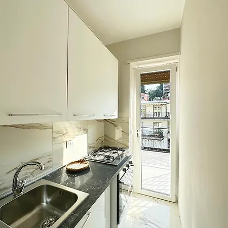 Wh - Un Posto Al Sole - Attico Monolocale Con Parcheggio Gratuito - Con Grande Terrazza-a 5 Minuti Dal Centro - Wifi 公寓 圣雷默