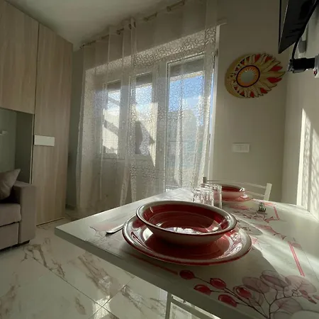 Apartmán Wh - Un Posto Al Sole - Attico Monolocale Con Parcheggio Gratuito - Con Grande Terrazza-a 5 Minuti Dal Centro - Wifi *