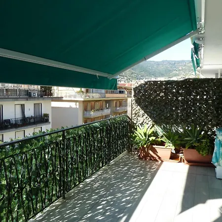 Apartment Wh - Un Posto Al Sole - Attico Monolocale Con Parcheggio Gratuito - Con Grande Terrazza-a 5 Minuti Dal Centro - Wifi Sanremo