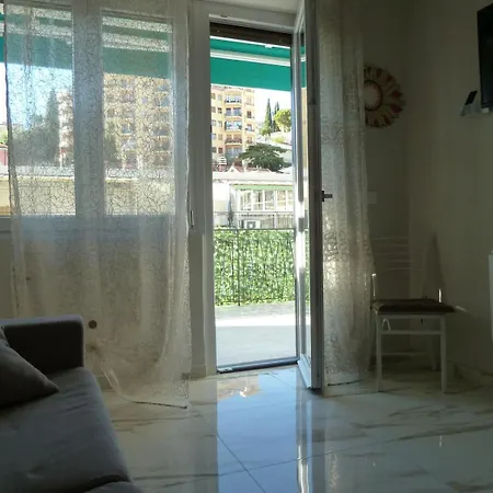 Wh - Un Posto Al Sole - Attico Monolocale Con Parcheggio Gratuito - 5 Minuti Dal Centro - Wifi Apartmán *